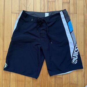 Quiksilver Board Shorts Black Blue Gray White Logo Waist 32
